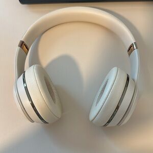 Beats Solo 3 Wirelessss Headphone